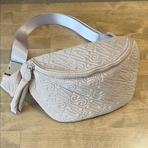 Steve Madden Quilted Crossbody Sling Bag - Cream NWOT